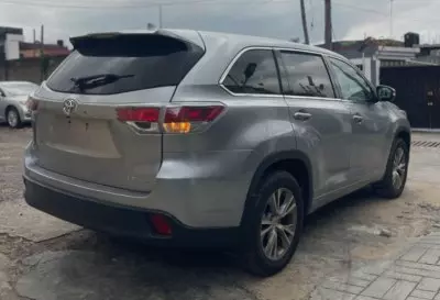 TOYOTA Highlander