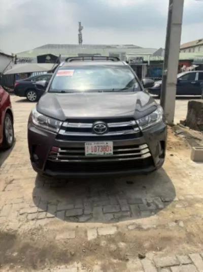 TOYOTA Highlander