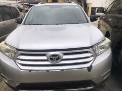 TOYOTA Highlander