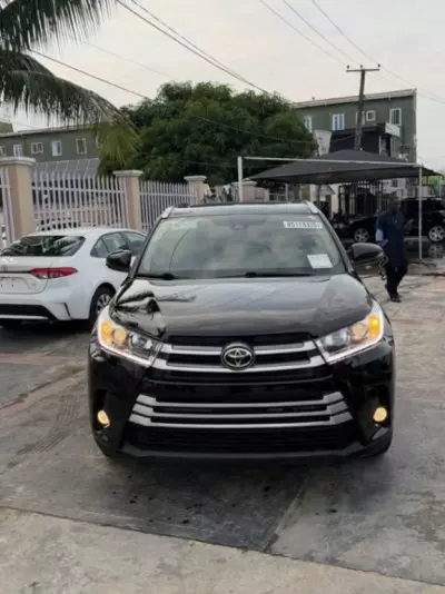 TOYOTA Highlander