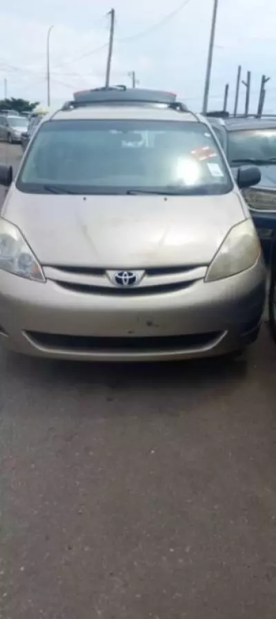 TOYOTA Sienna