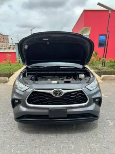 TOYOTA Highlander