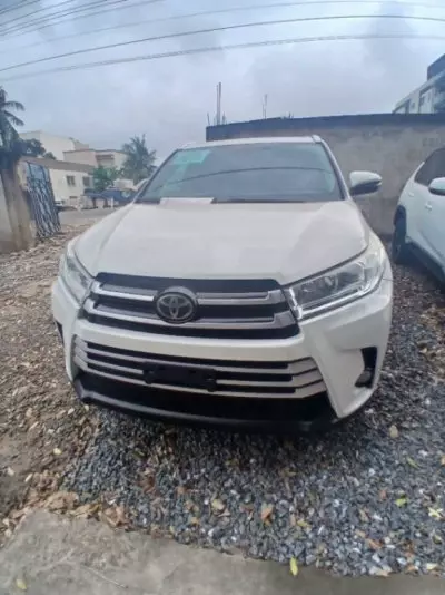 TOYOTA Highlander