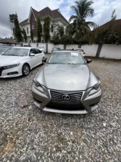 Lexus IS