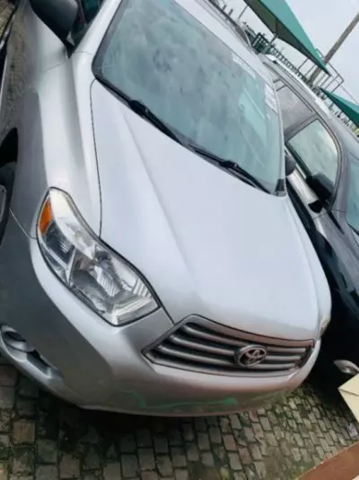 TOYOTA Highlander
