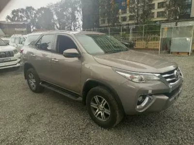 TOYOTA Fortuner