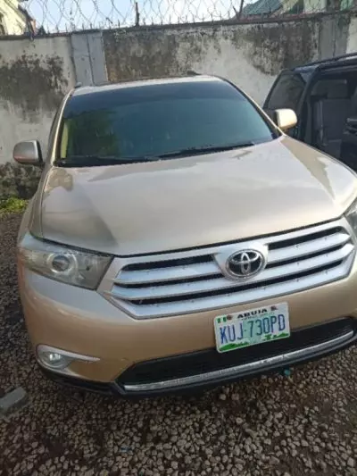 TOYOTA Highlander