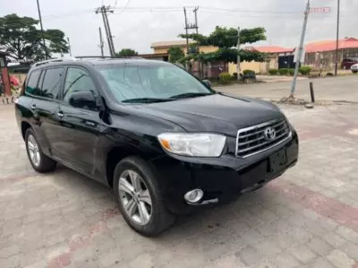 TOYOTA Highlander