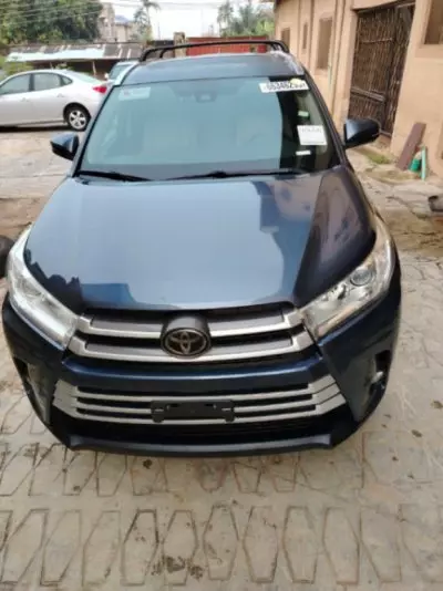 TOYOTA Highlander