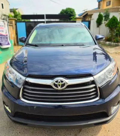 TOYOTA Highlander