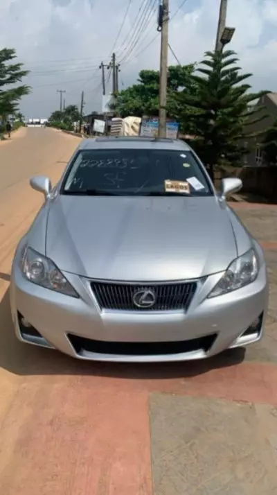 Lexus IS