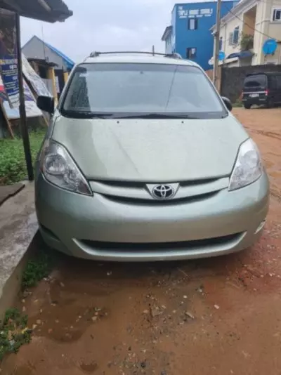 TOYOTA Sienna