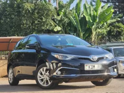 TOYOTA Auris
