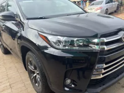 TOYOTA Highlander