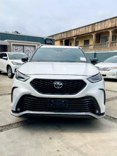 TOYOTA Highlander
