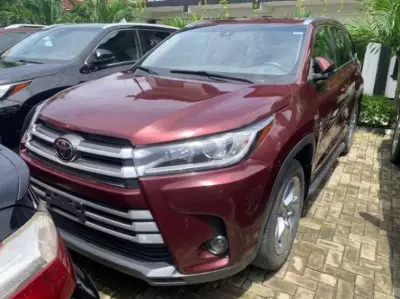 TOYOTA Highlander