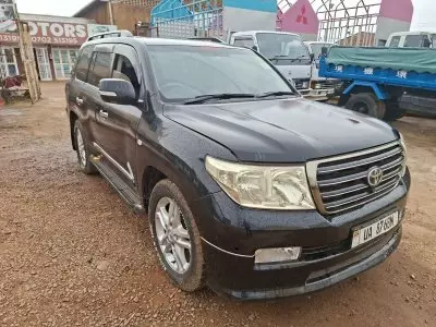 Toyota Land Cruiser V8
