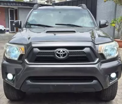 TOYOTA Tacoma