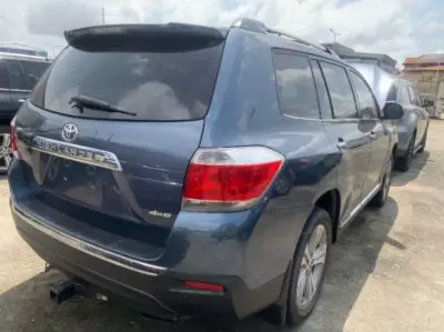 TOYOTA Highlander