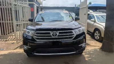 TOYOTA Highlander