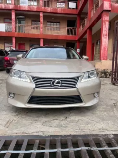 Lexus ES