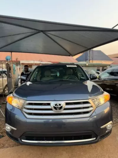 TOYOTA Highlander