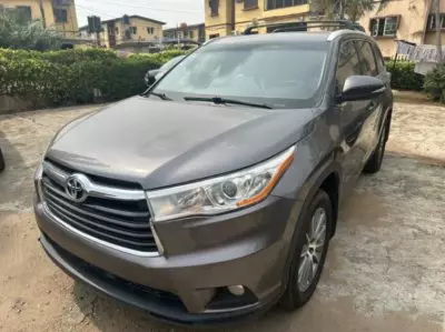 TOYOTA Highlander