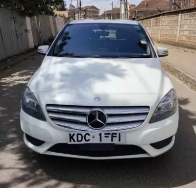 Mercedes-Benz B 180