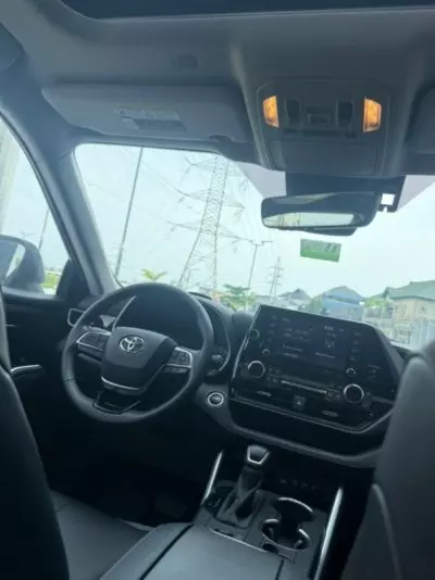 TOYOTA Highlander