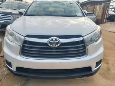 TOYOTA Highlander