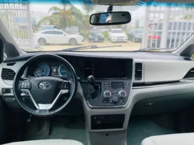 TOYOTA Sienna