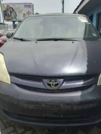 TOYOTA Sienna
