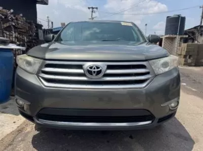 TOYOTA Highlander