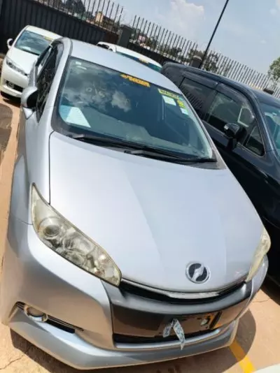 TOYOTA Wish