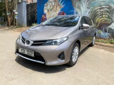 TOYOTA Auris