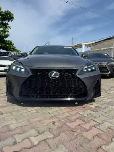 Lexus IS