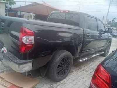 TOYOTA Tundra
