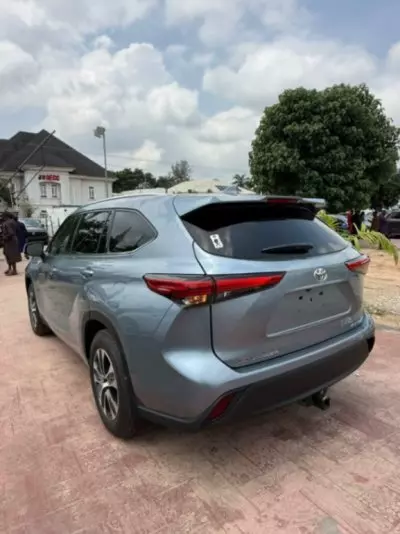 TOYOTA Highlander