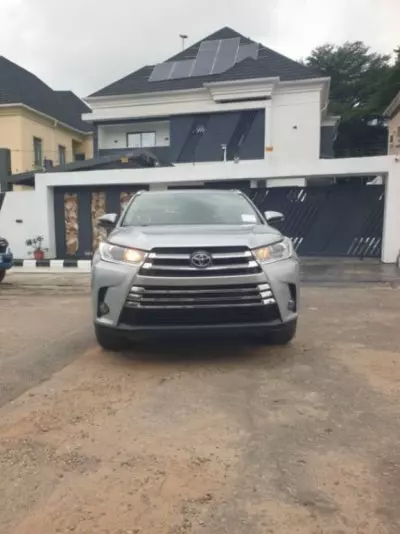 TOYOTA Highlander