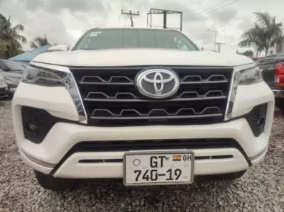 TOYOTA Fortuner