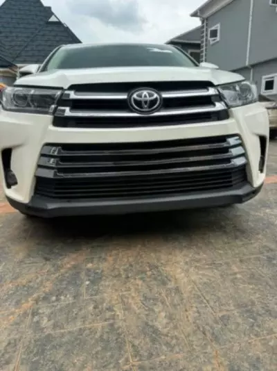 TOYOTA Highlander