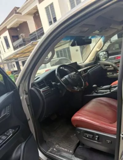 Lexus LX 570