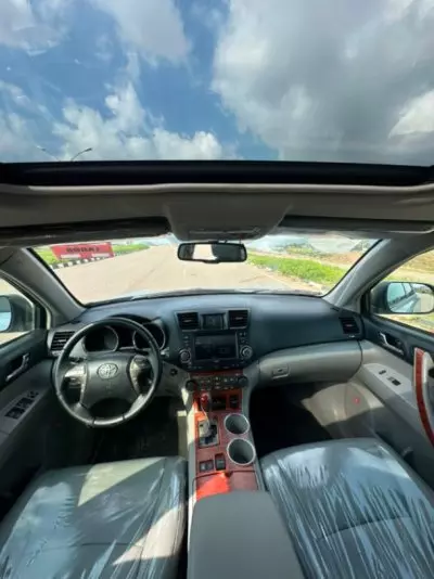 TOYOTA Highlander