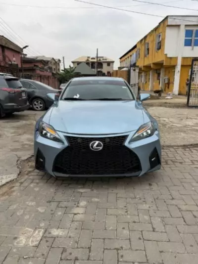 Lexus IS