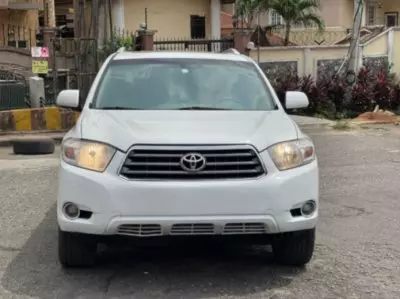 TOYOTA Highlander