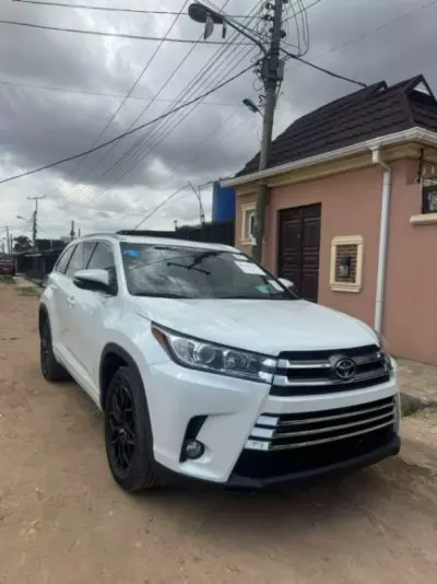 TOYOTA Highlander
