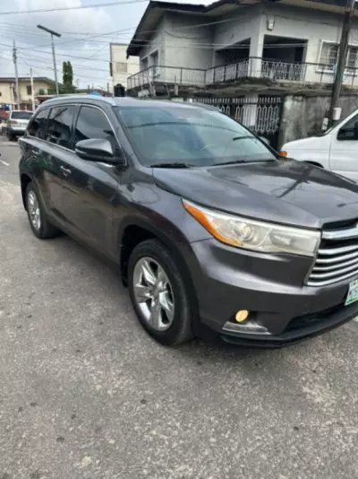 TOYOTA Highlander
