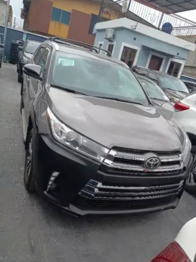 TOYOTA Highlander
