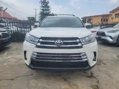 TOYOTA Highlander
