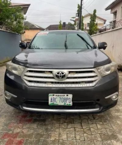 TOYOTA Highlander